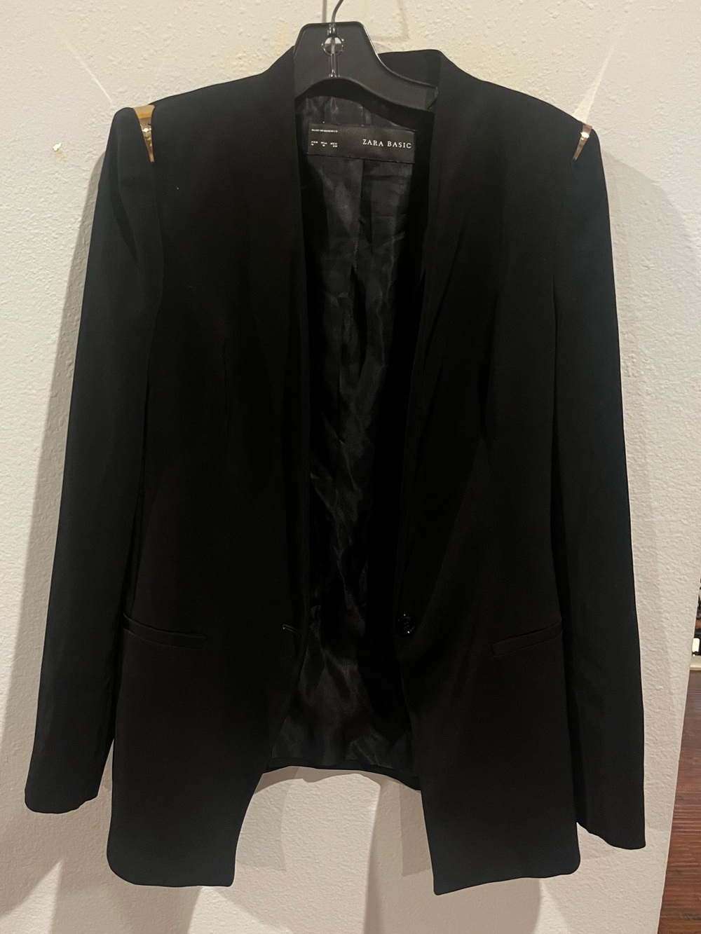 Sophisticated simple and elegant single breast blazer